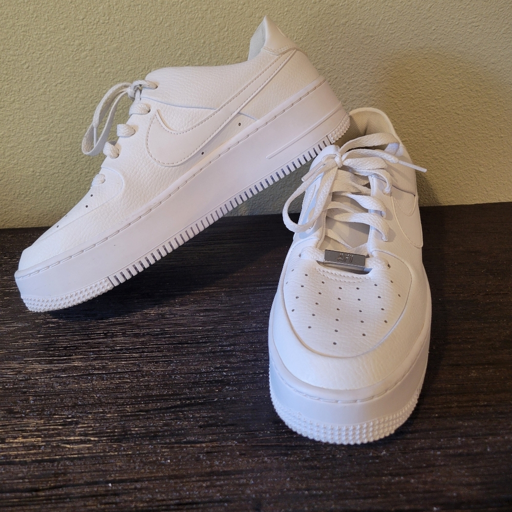 NIKE Womens AF1 Size 10